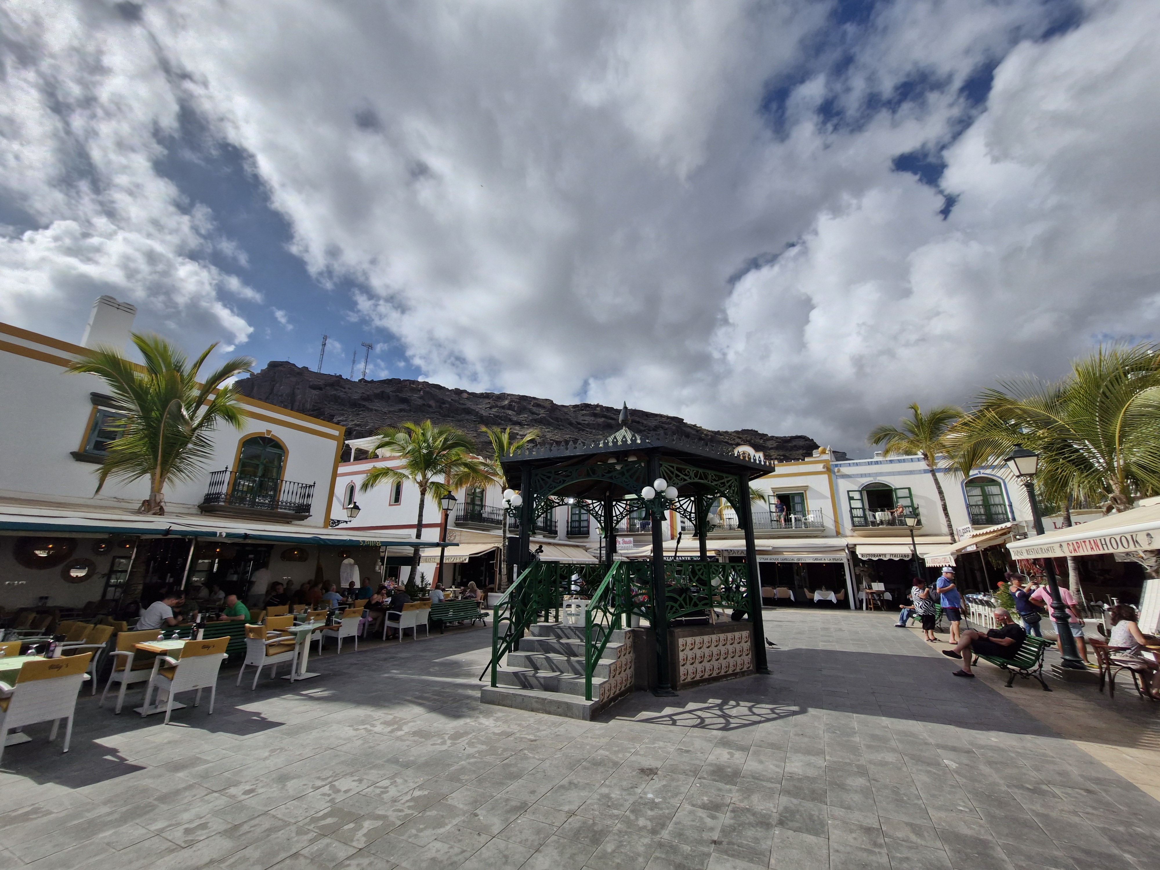 Puerto de Mogán — square with bandstand